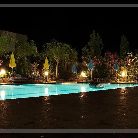 호텔 Ibiscos Garden 레팀노